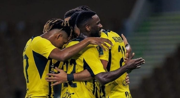 Benzema tỏa sáng, Al-Ittihad nhọc nhằn đánh bại Al-Riyadh