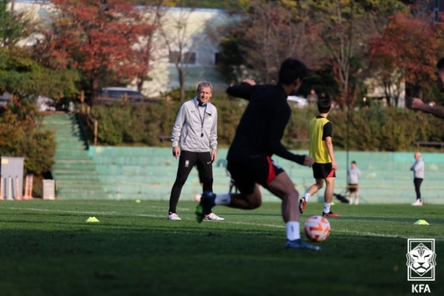 Báo Đức tiết lộ lý do HLV Klinsmann từ chối sống ở Hàn Quốc_694138e219b66.jpeg