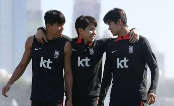 CĐV Hàn Quốc đòi tống cổ người đấm Son Heung-min_694138fd25f06.png