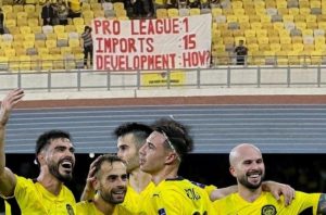 CĐV Malaysia chia rẽ sau chiến thắng trước Việt Nam vì đội hình nhập tịch_69412c7d3e233.jpeg