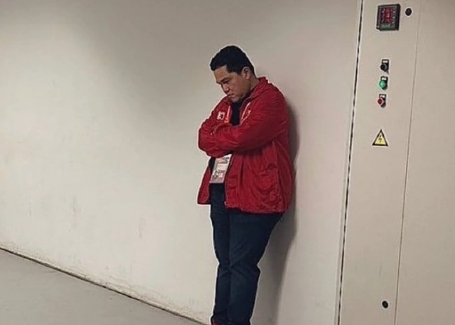 Chủ tịch Erick Thohir buồn bã, cúi đầu sau thất bại của Indonesia_694122c31d24a.jpeg
