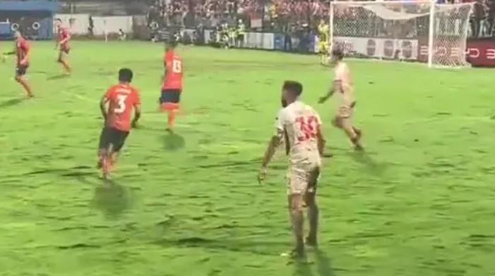 Cựu sao Tottenham phải thi đấu trên mặt sân kém chất lượng ở Thái Lan_6941237033ca9.jpeg