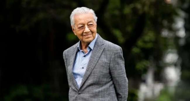 Cựu Thủ tướng 100 tuổi chỉ trích Liên đoàn bóng đá Malaysia_69412308e7326.jpeg