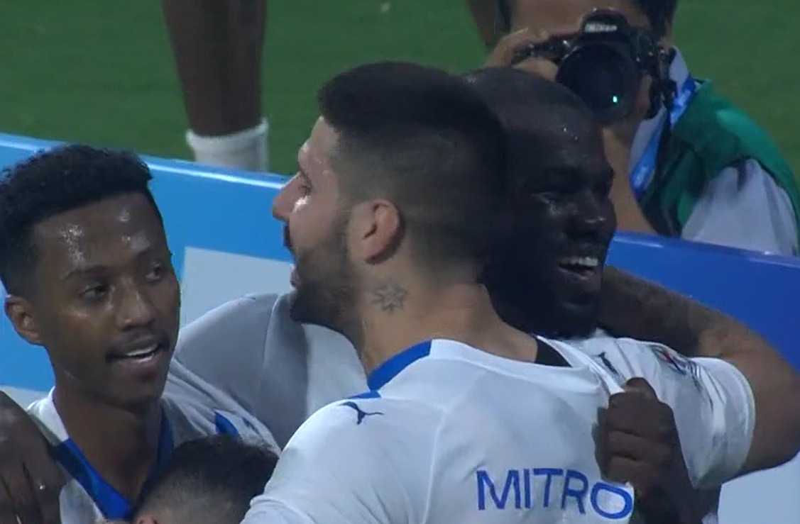 Đại gia Ấn độ suýt gây sốc cho Mitrovic và đồng đội_69413c650c78f.jpeg