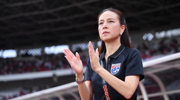 Madam Pang sẵn sàng chịu trách nhiệm sau biến động ở tuyển Thái Lan_69412106a34c7.jpeg