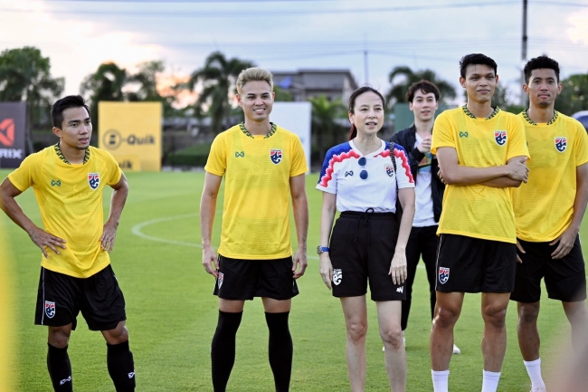 Madam Pang tiếp ứng tiền tấn cho tuyển Thái Lan_69413c367865e.jpeg