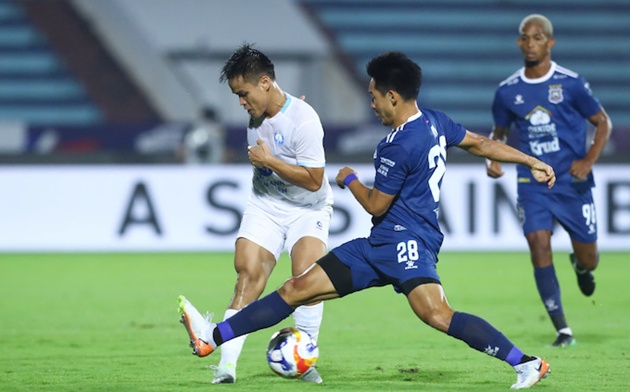 Nam Định thắng dù thiếu người, HLV Svay Rieng tiếc nuối_694124d05c30c.jpeg