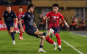 Neymar chúc mừng cầu thủ gieo sầu cho CAHN_69412dfa281d9.jpeg