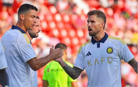 Phản ứng của Ronaldo gây bất ngờ cho Inigo Martinez_694121ff3f4cc.jpeg