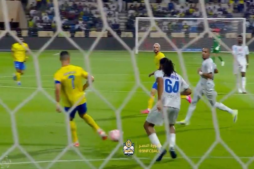 Ronaldo gây bão với màn kiến tạo thần sầu bằng gót chân_69413d9e1c7b4.jpeg