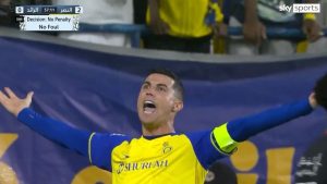 Ronaldo nổi cáu trong pha bóng gây tranh cãi_69413f74673c7.jpeg