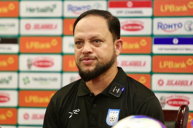 HLV tạm quyền Bangladesh: “Đơn giản là U23 Việt Nam mạnh hơn”_695bb859e3fa5.jpeg