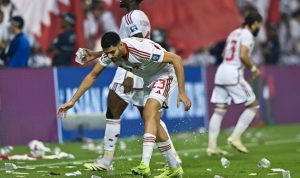 Hỗn loạn ở trận Qatar vs UAE, CĐV ném nhau IPhone 17 Pro Max_695bb02a0f4ce.jpeg