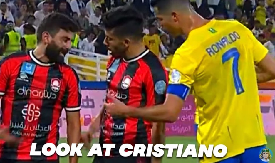 Ronaldo đóng vai ‘người phán xử’ khi đối thủ tranh nhau đá penalty_695bd8a1c656b.jpeg