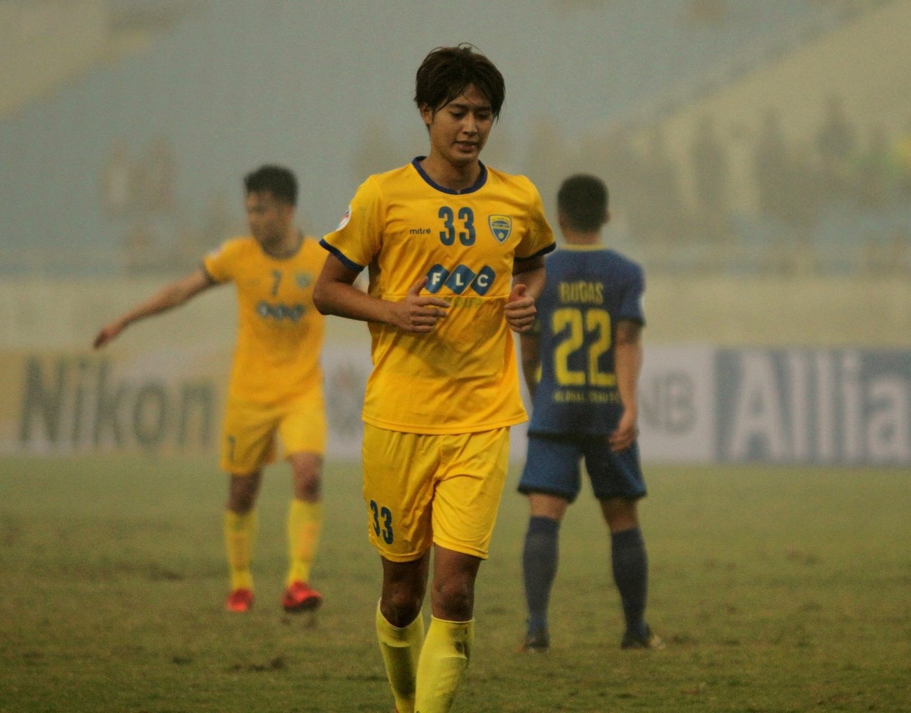 Thủng lưới 3 bàn trong 10 phút, FLC Thanh Hóa thua ngược trên đất Indonesia_695be76e02788.jpeg