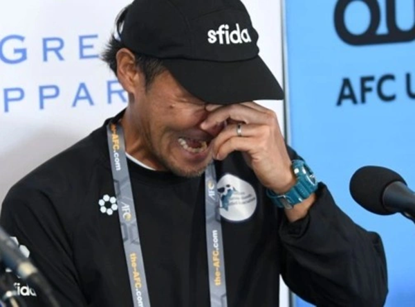 Thủng lưới 34 bàn ở U17 châu Á, HLV người Nhật Bản khóc nức nở_695be0eb89cbd.png